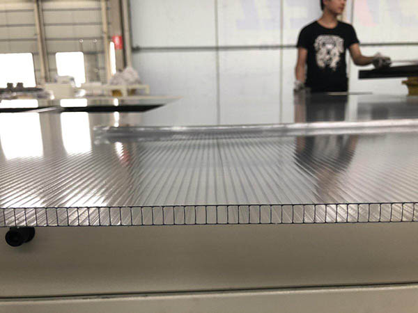 PC中空板材挤出生产线5
